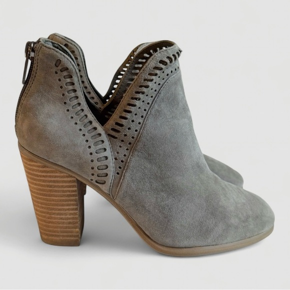 VINCE CAMUTO Fileana Split Shaft Suede Ankle Booties Gray Women’s Size 7.5 - Picture 1 of 6
